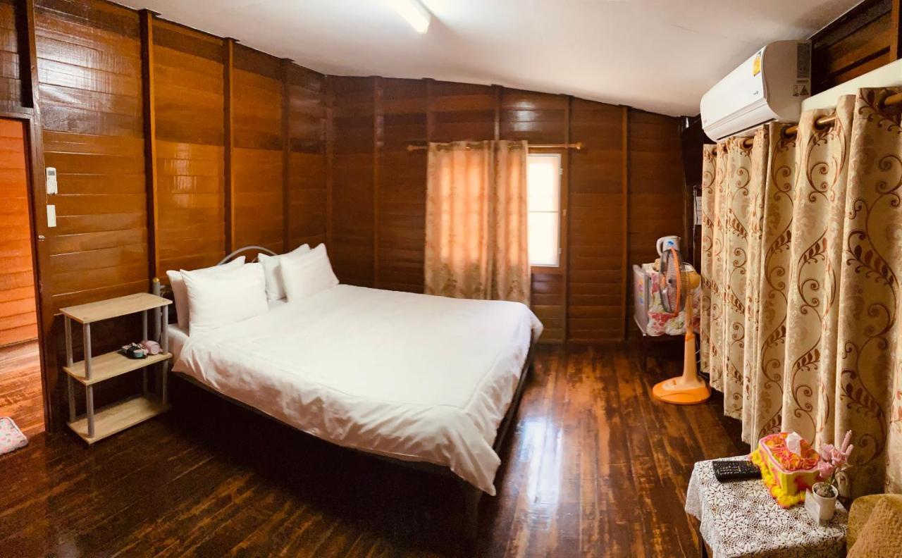 Banthai Guesthouse Пхетчабурі Екстер'єр фото