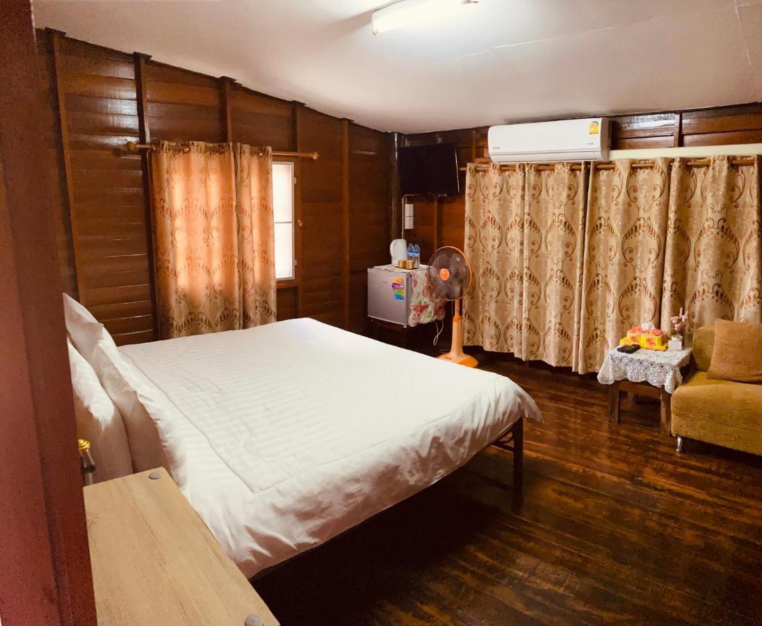 Banthai Guesthouse Пхетчабурі Екстер'єр фото