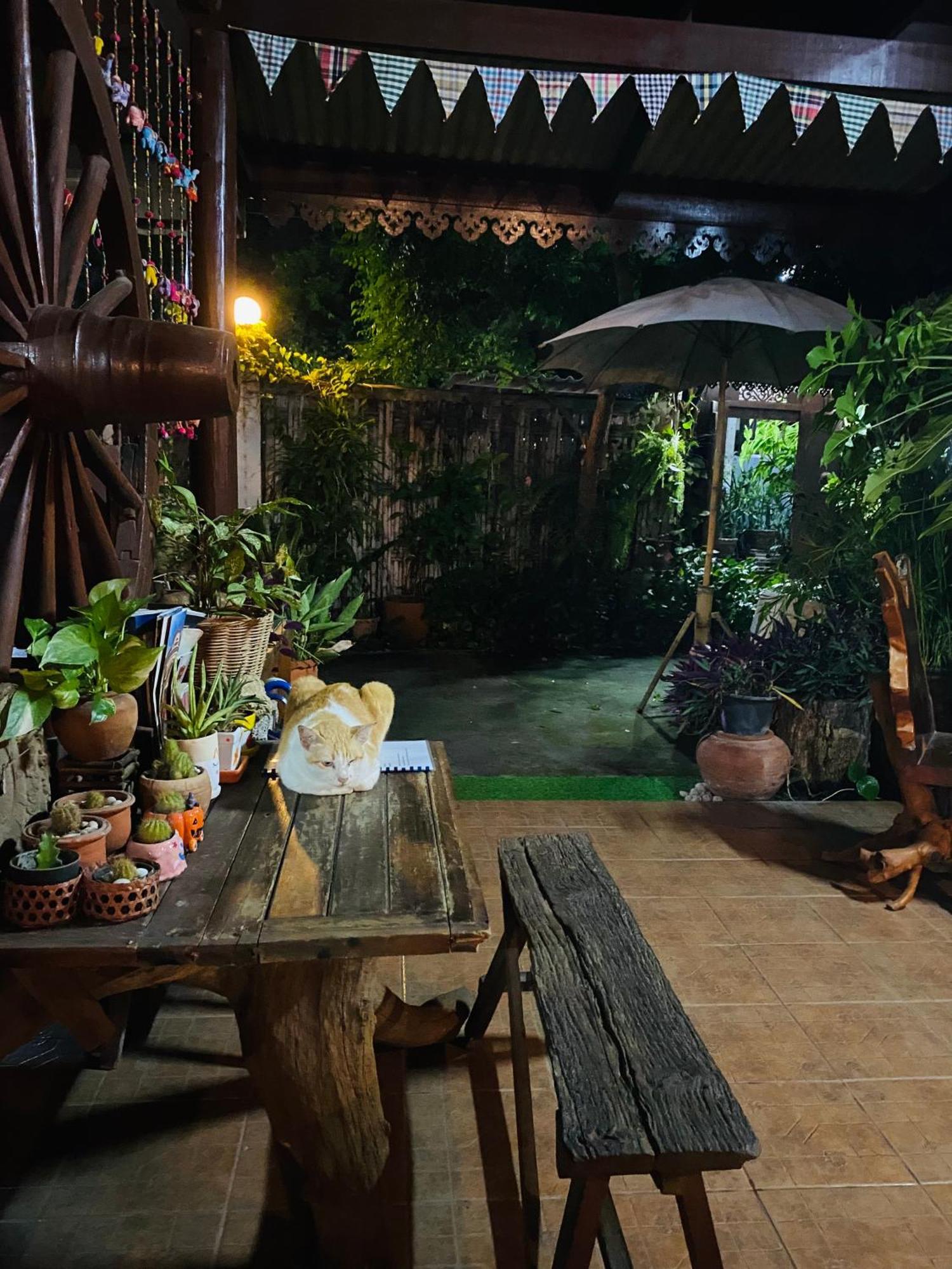 Banthai Guesthouse Пхетчабурі Екстер'єр фото